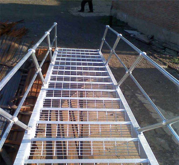 樓梯格柵板.jpg 樓梯格柵板.jpg