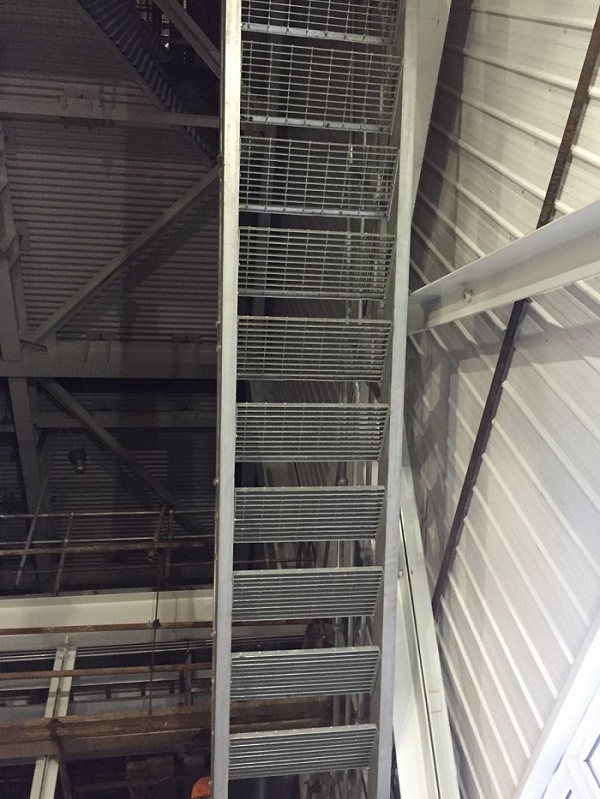 樓梯踏步板.jpg 樓梯踏步板.jpg